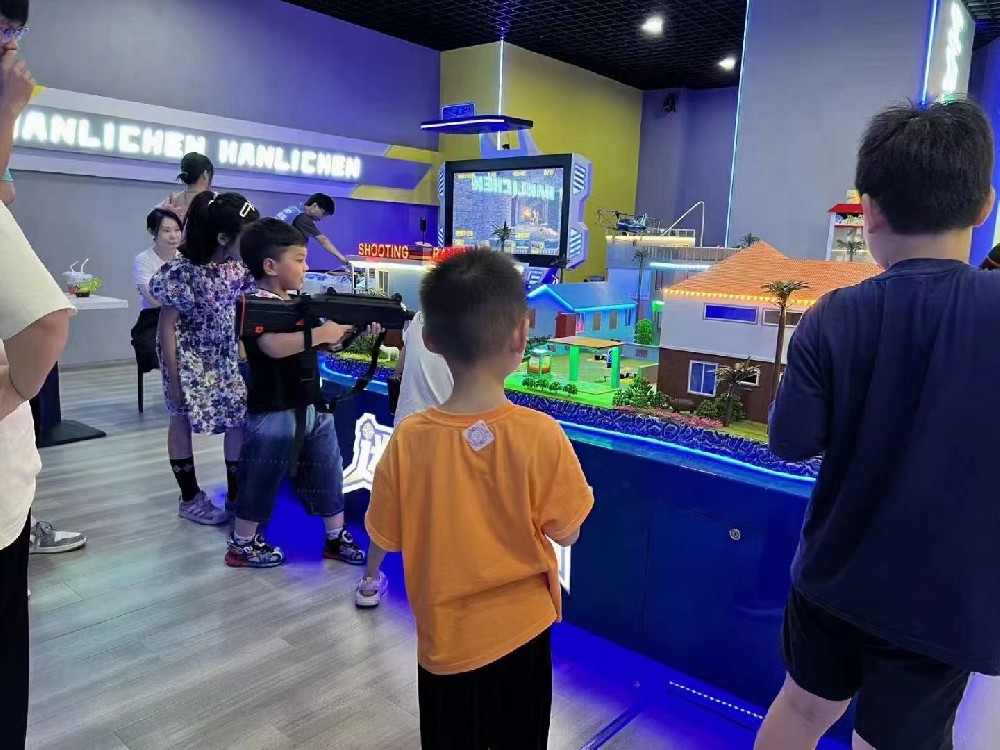 哈喽小斧乐园迷你战场竞技沙盘项目