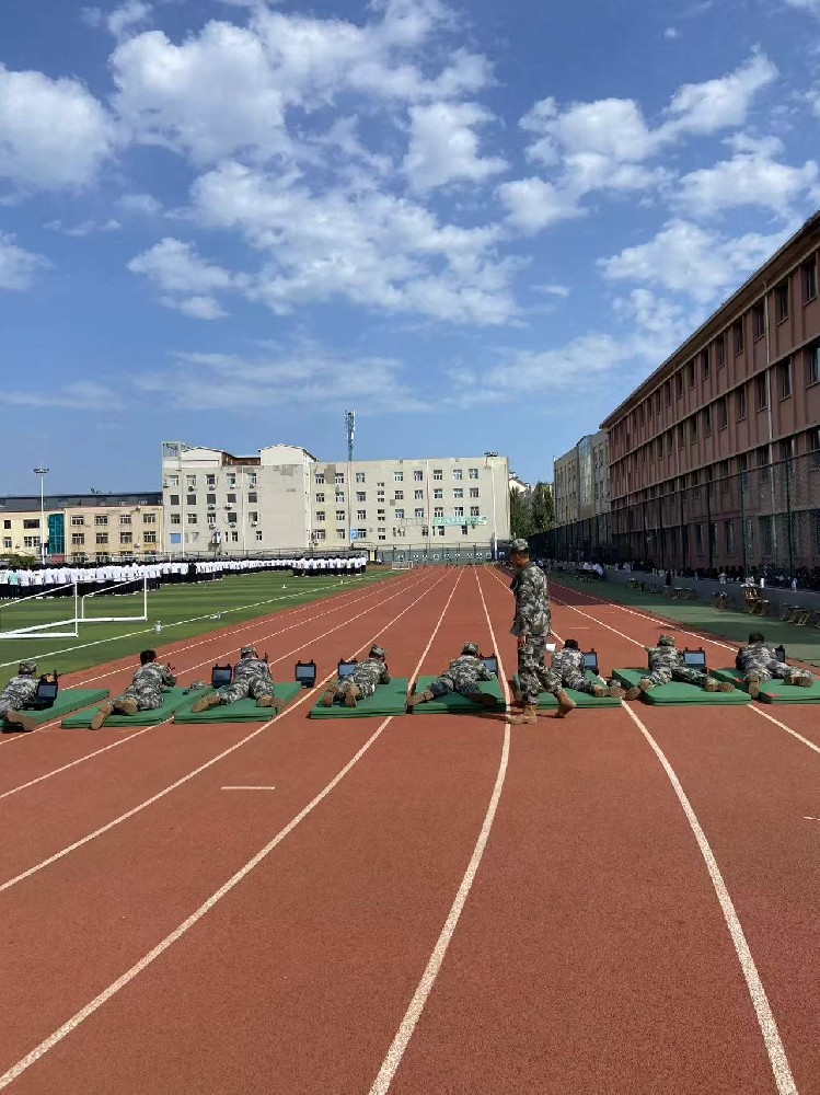 宣化职业科技学院军训打靶训练完成
